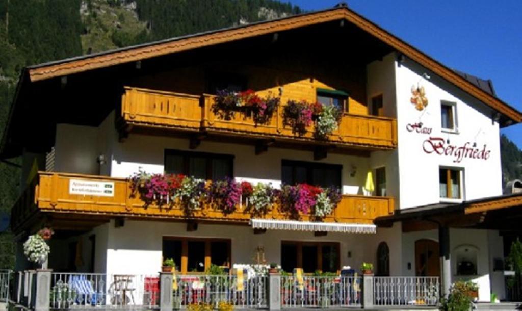 Haus Bergfriede Hotell Mayrhofen Exteriör bild